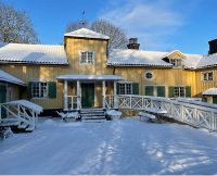 Vinter på Berga Gård. Mycket snö och sol